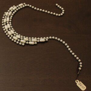 White  necklace. Nice Lot P3